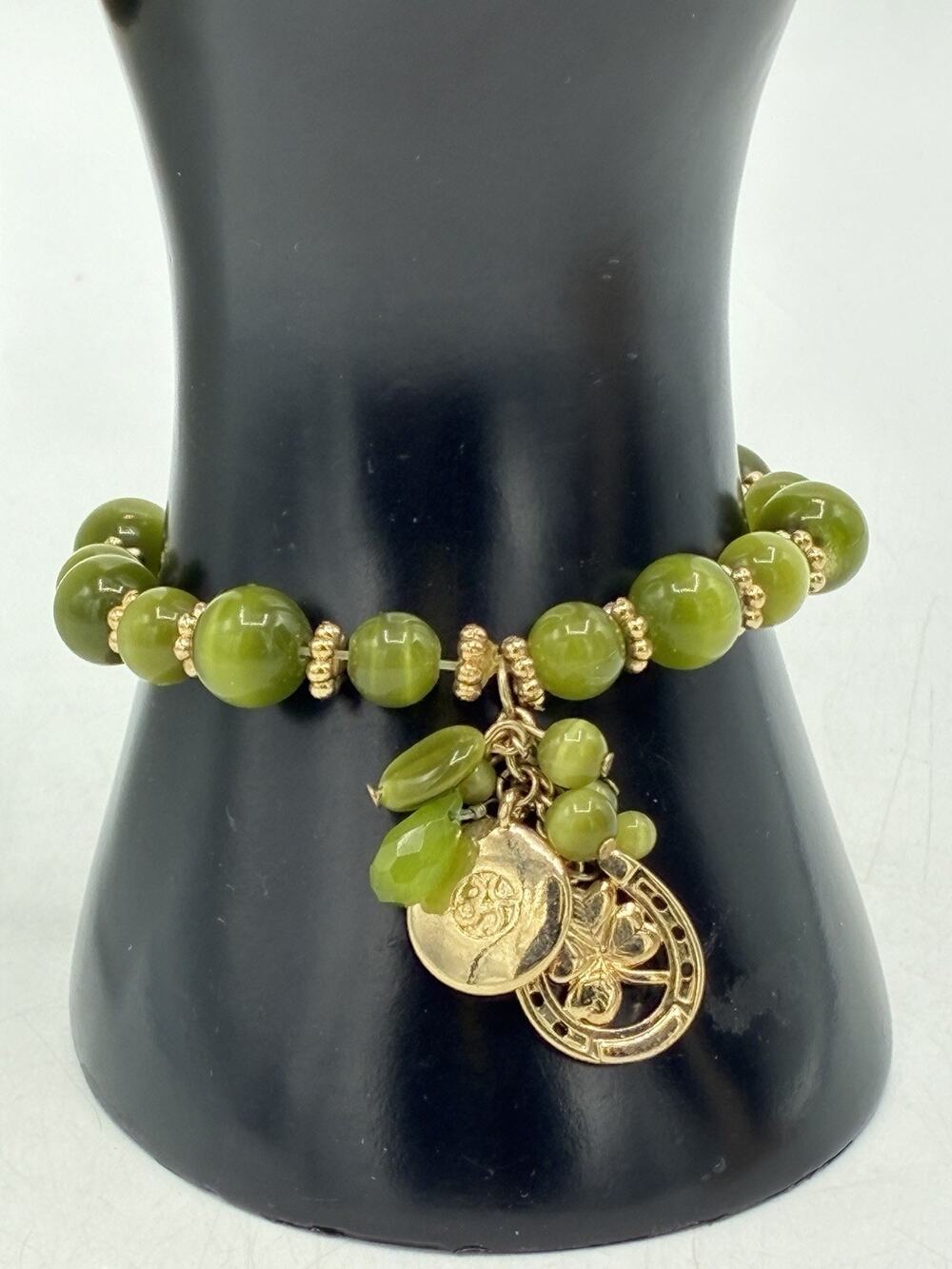 Green Beaded Lucky Charm Stretch Bracelet Clover Horseshoe Gold Tone